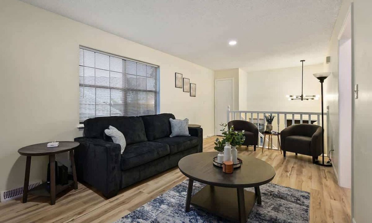 Waldron House | Modern Home with 3 King Beds Near KCI