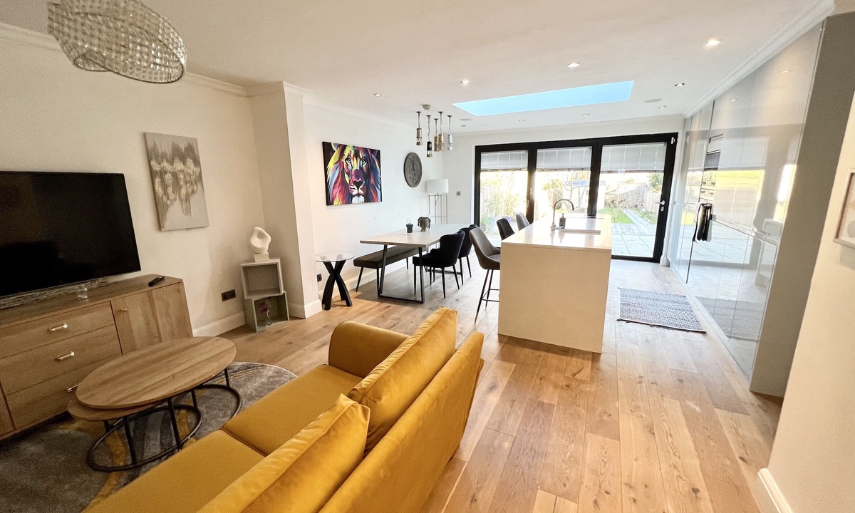 Whitefoot House | Modern home with parking + large garden