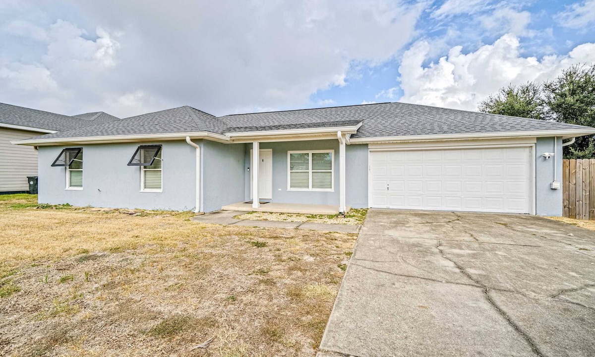 Ono Island House | Modern home with WiFi, deck, washer & dryer and central AC