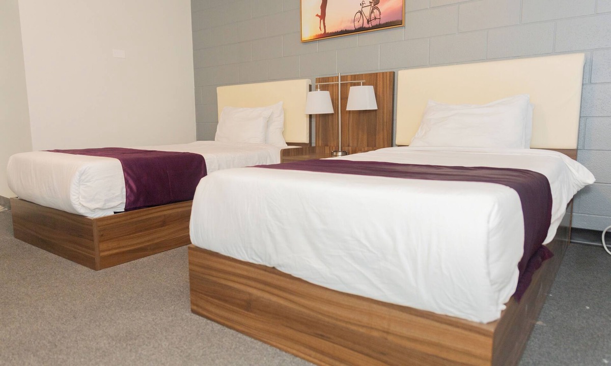 Winnipeg Hotel | Modern Hotel Rooms in Winnipeg, Steps from McPhillips Casino, Great Value