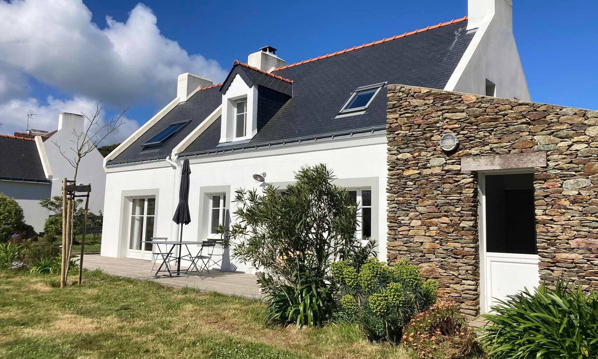 Locmaria House | Modern house 1 km from beach, no pets allowed