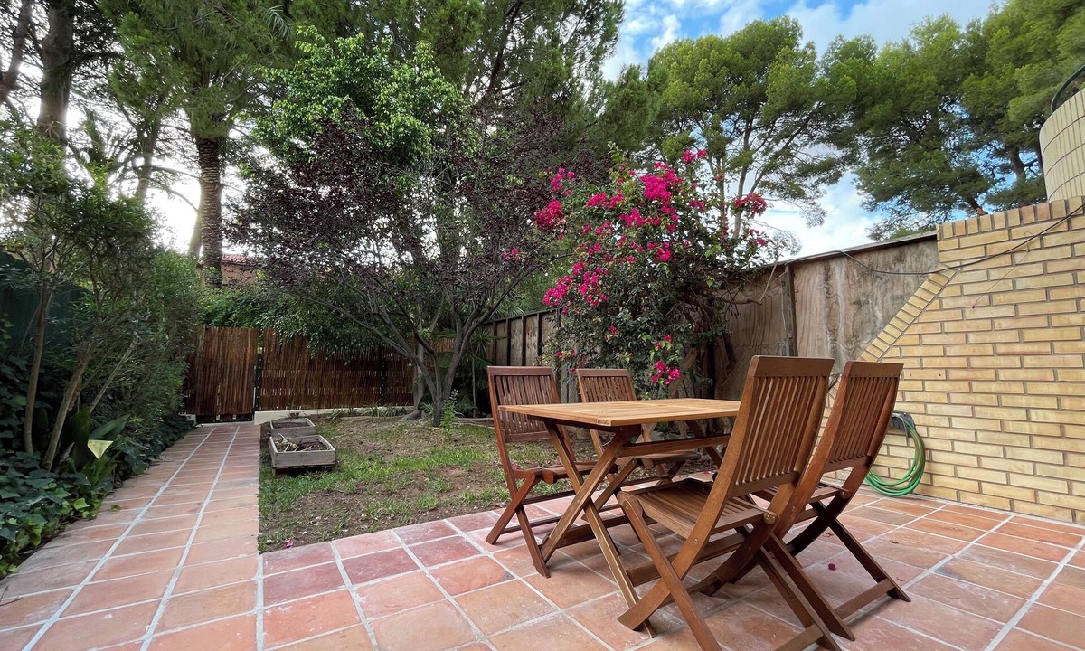 Paterna House | MODERN HOUSE, GARDEN AND POOL, IDEAL FOR FAMILIES