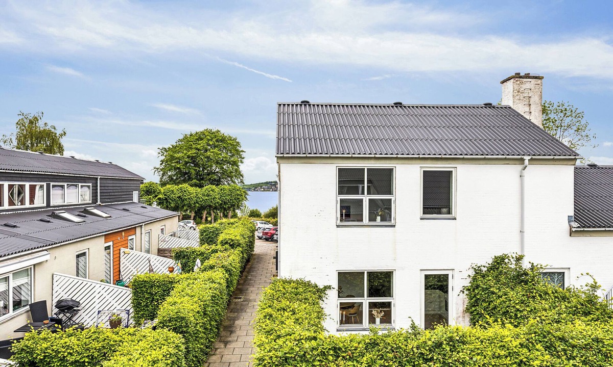 Kolding House | Modern house in scenic surroundings by Kolding Fjord