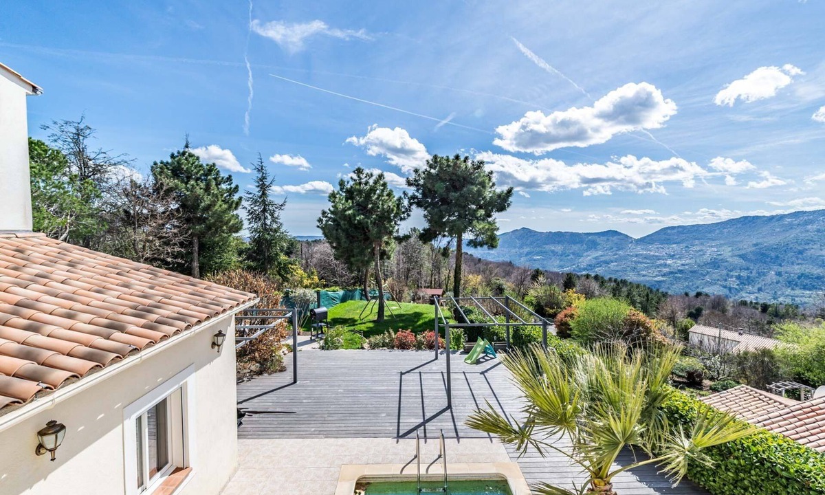 Berre-des-Alpes House | Modern house with exceptional view