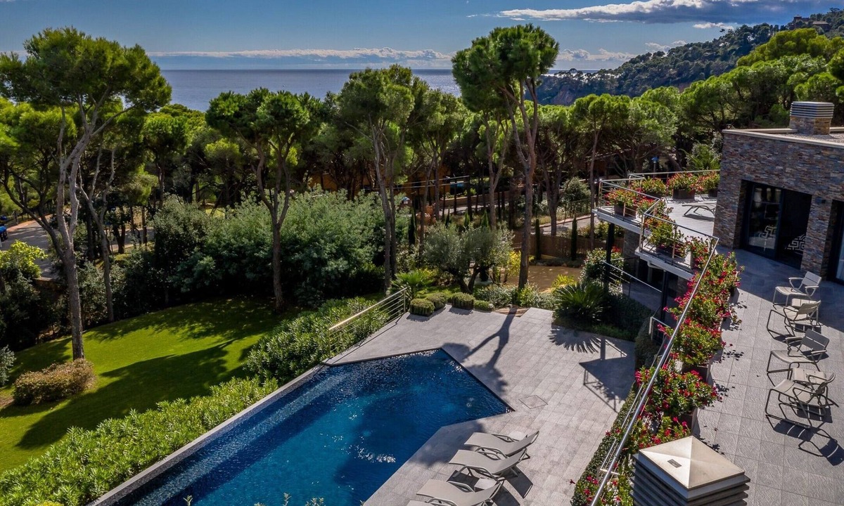 Calella de Palafrugell Cabin | Modern house with beautiful heated swimming pool