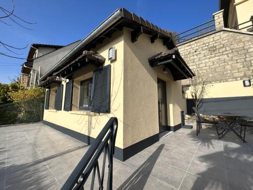 Le Pecq Apartment | Modern house with fantastic view