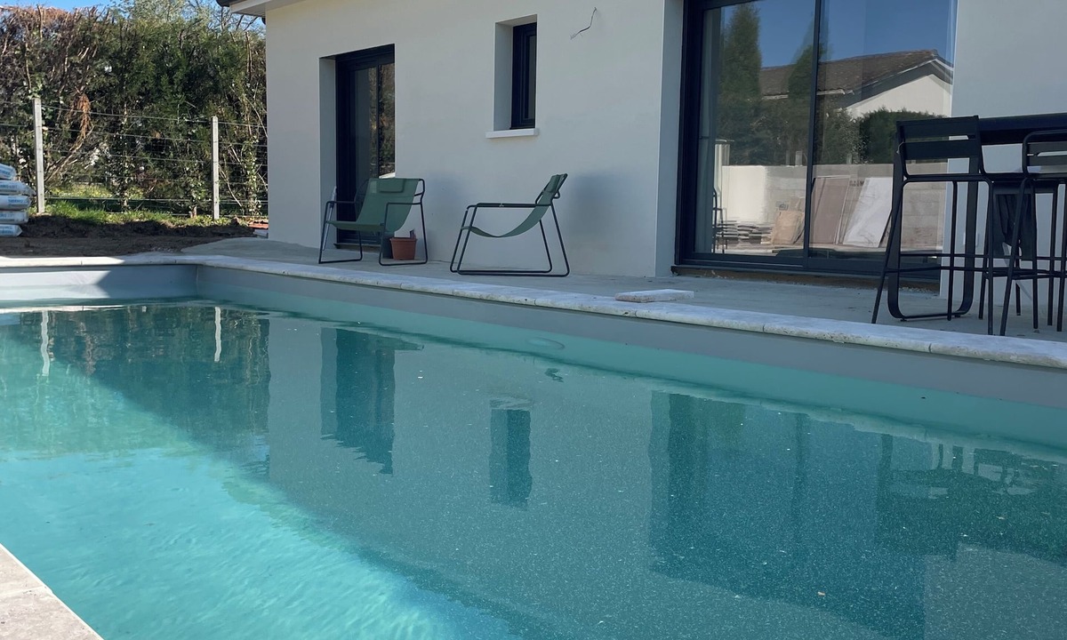 Creysse House | Modern house with pool