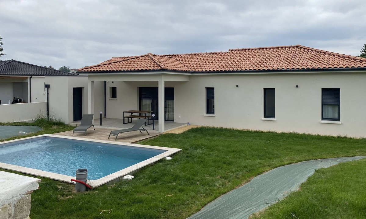 Nomdieu House | Modern house with pool