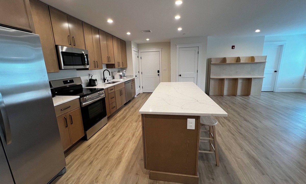 Montgomery Apartment | Modern Hudson Valley Apt 202 - King/Queen/Twin