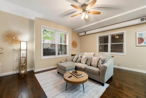 Tri-Taylor Apartment | Modern IMD Condo - Workspace - Free Parking