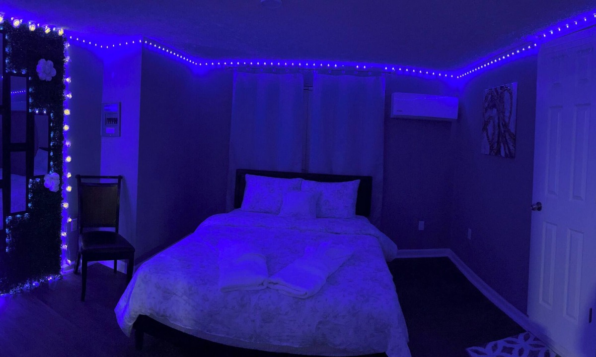 Northside House | Modern independent studio with parking included