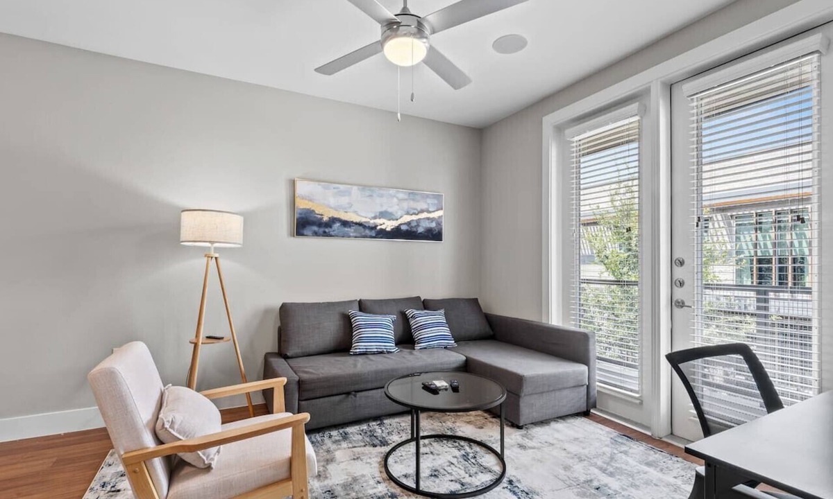 Fort Worth Apartment | Modern King Bed | Pool+Gym+Free Parking+Stockyards