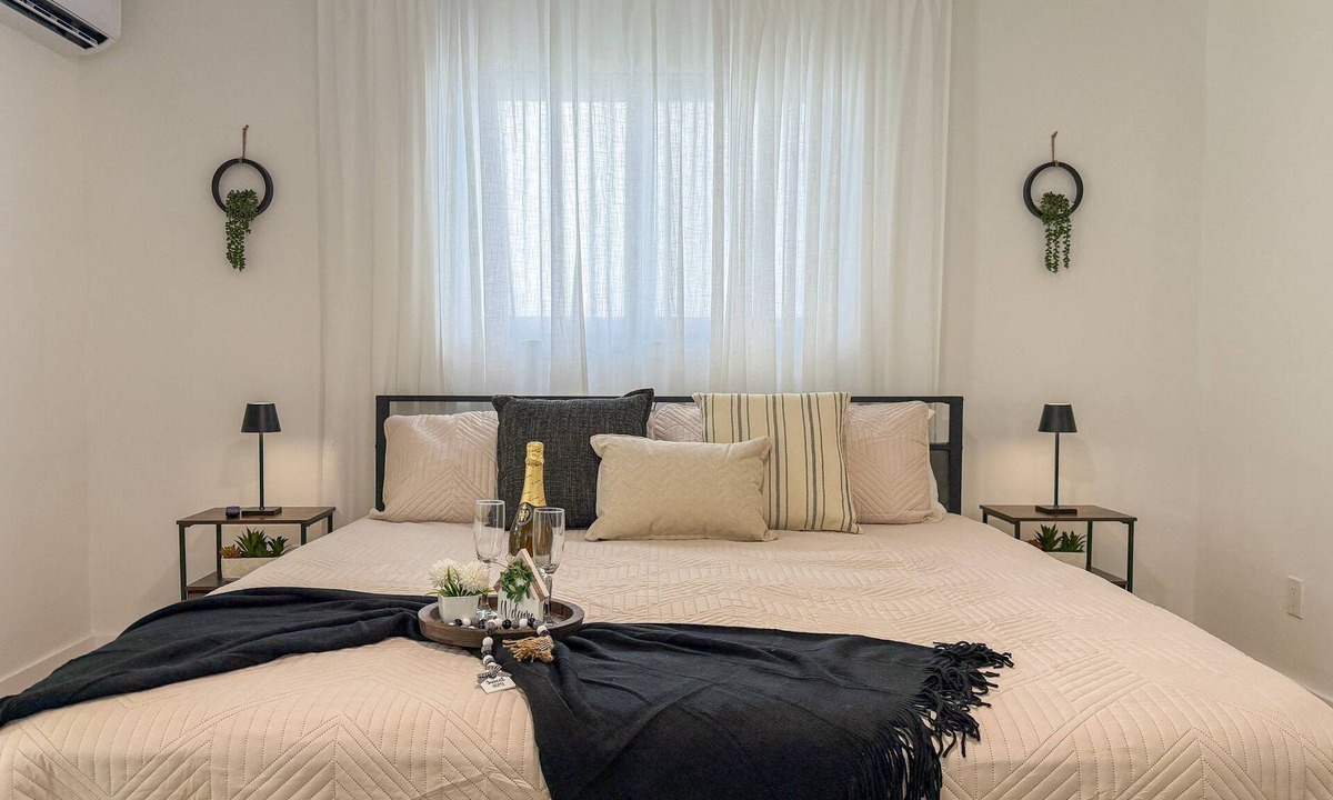 Pembroke Pines Apartment | Modern King Suite Cozy Sofa Bed Near Everything