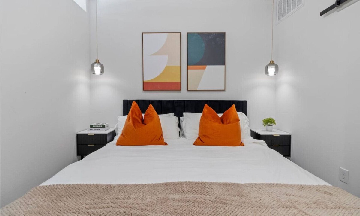 Scofield Farms Apartment | Modern King Suite Downtown Austin + Wi-Fi NEW