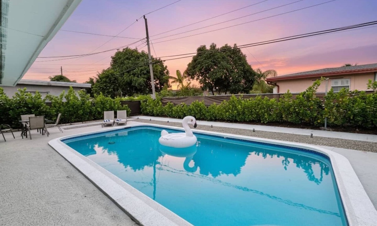 Pembroke Pines Apartment | Modern King Suite Cozy Sofa Bed Near Everything