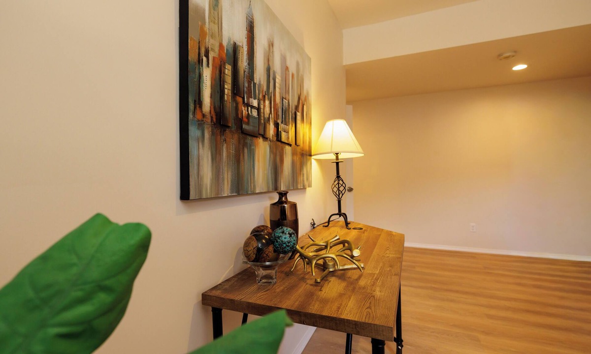 Acworth Apartment | Modern Kitchen 3BR BSMT Priv back Entry Near Lake