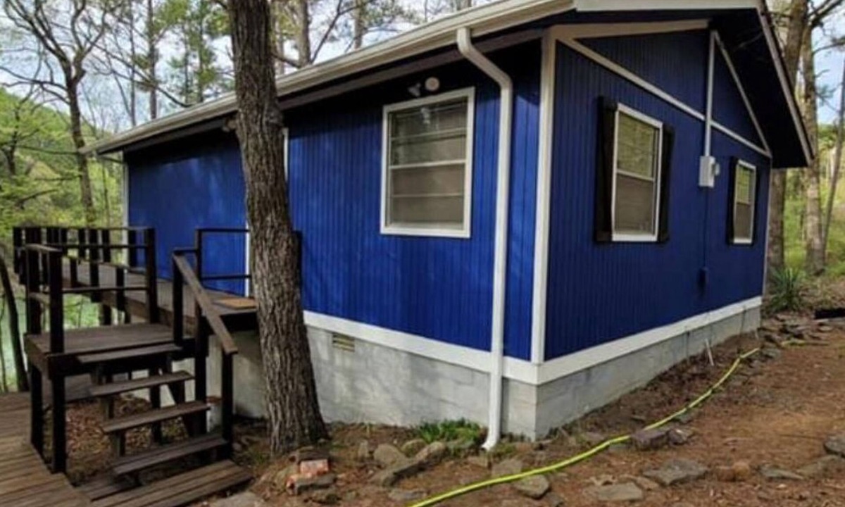 Bee Branch Cabin | Modern Lake Cabin with great views of the Solar Eclipse!