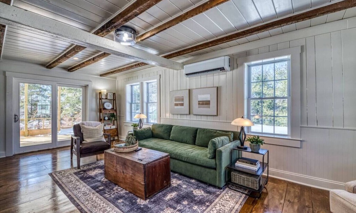 Liberty House | Modern lake front home