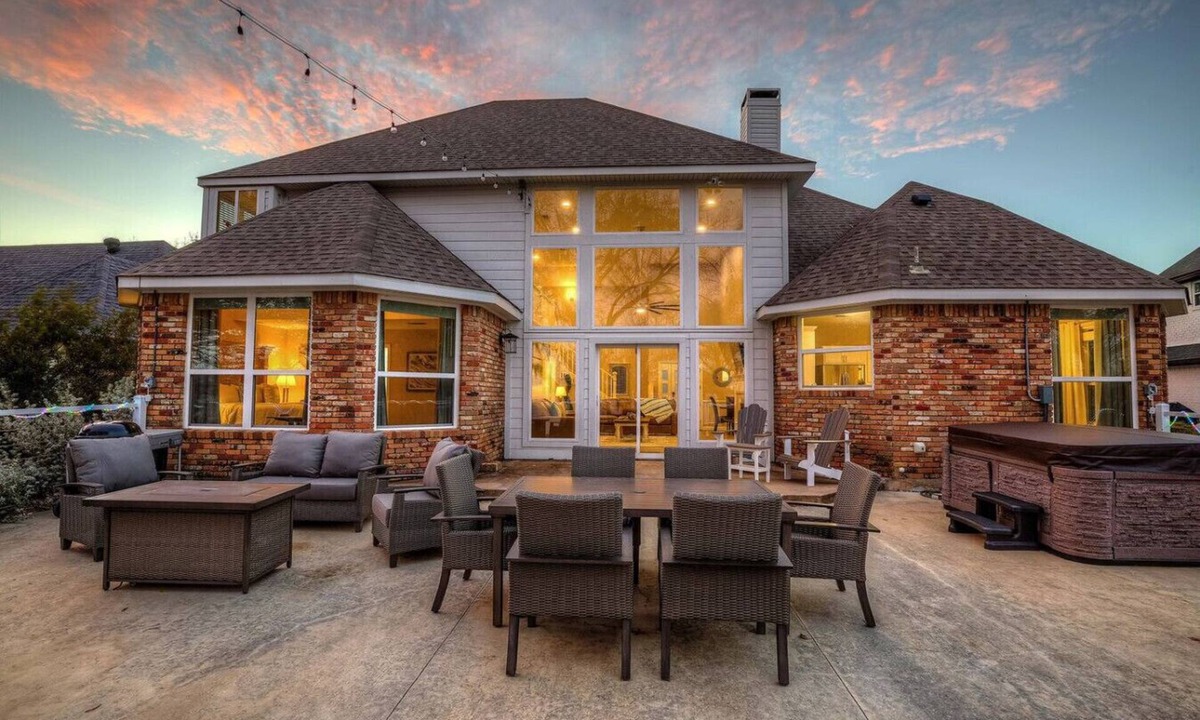 Rowlett Villa | Modern Lake House 4 Bed 3 Bath Breathtaking Views