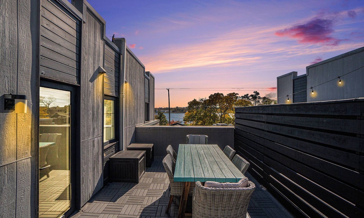 Saugatuck Condo | Modern Lake View Condo Located Downtown Saugatuck with Spacious Rooftop Patio