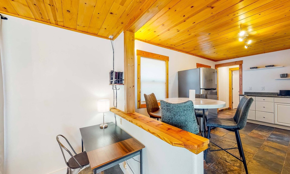 Kings Beach Ski Chalet | Modern lake-view hotel - all eight rooms - dog-friendly - near beach & golf