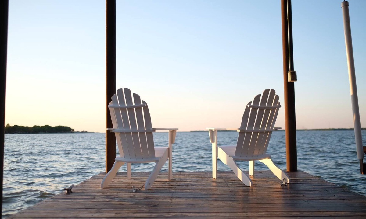 Tool House | Modern Lakefront Cottage on Open Water with Stunning Sunsets on Cedar Creek Lake