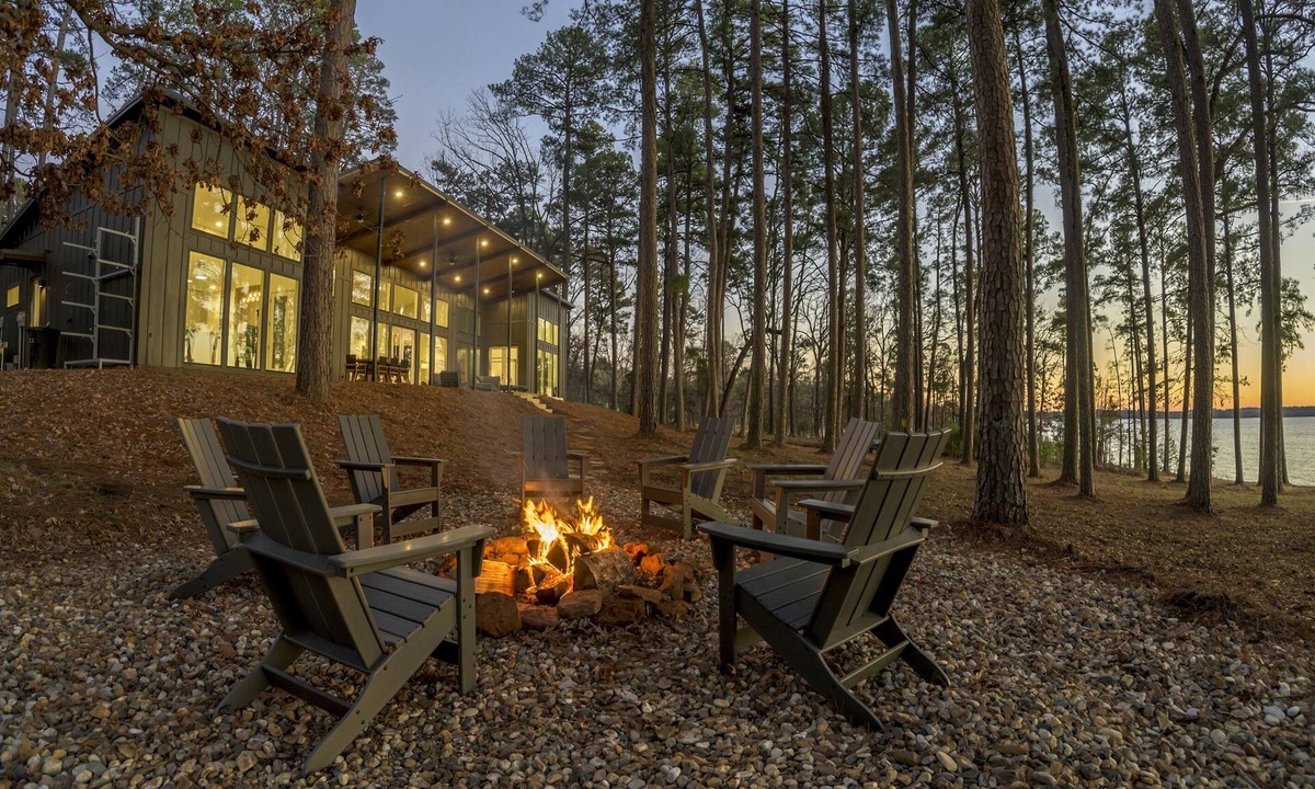 Avinger House | Modern Lakefront Retreat on 10 Acres | Lake O’ the Pines Area| Spacious