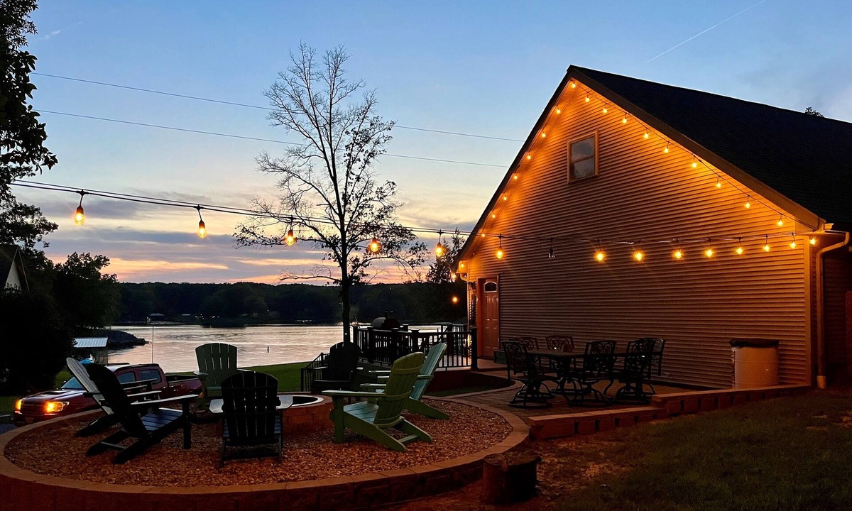 Wolf Creek House | Modern Lakefront Suite with Dock