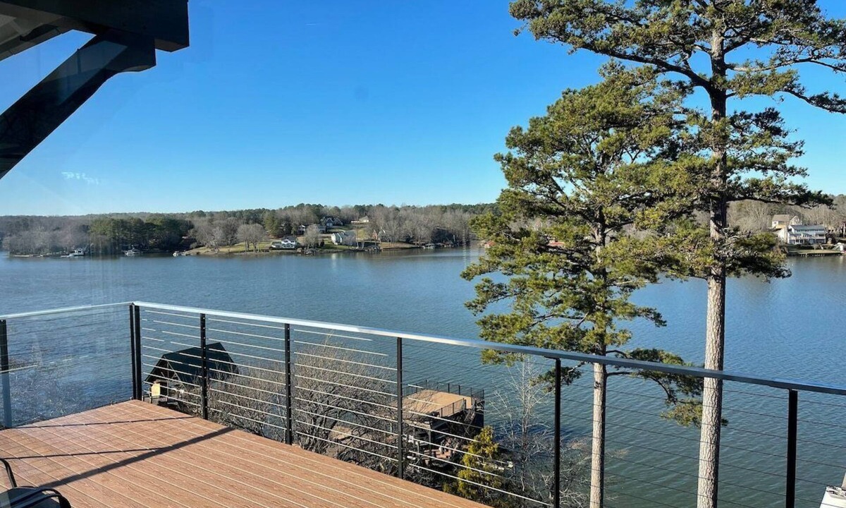 Hickory House | Modern Lakefront Views at Lake Hickory Haven