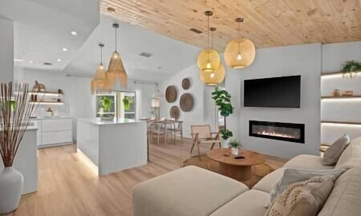 South Venice House | Modern Lakefront Villa, Great Pool, Near Beach!