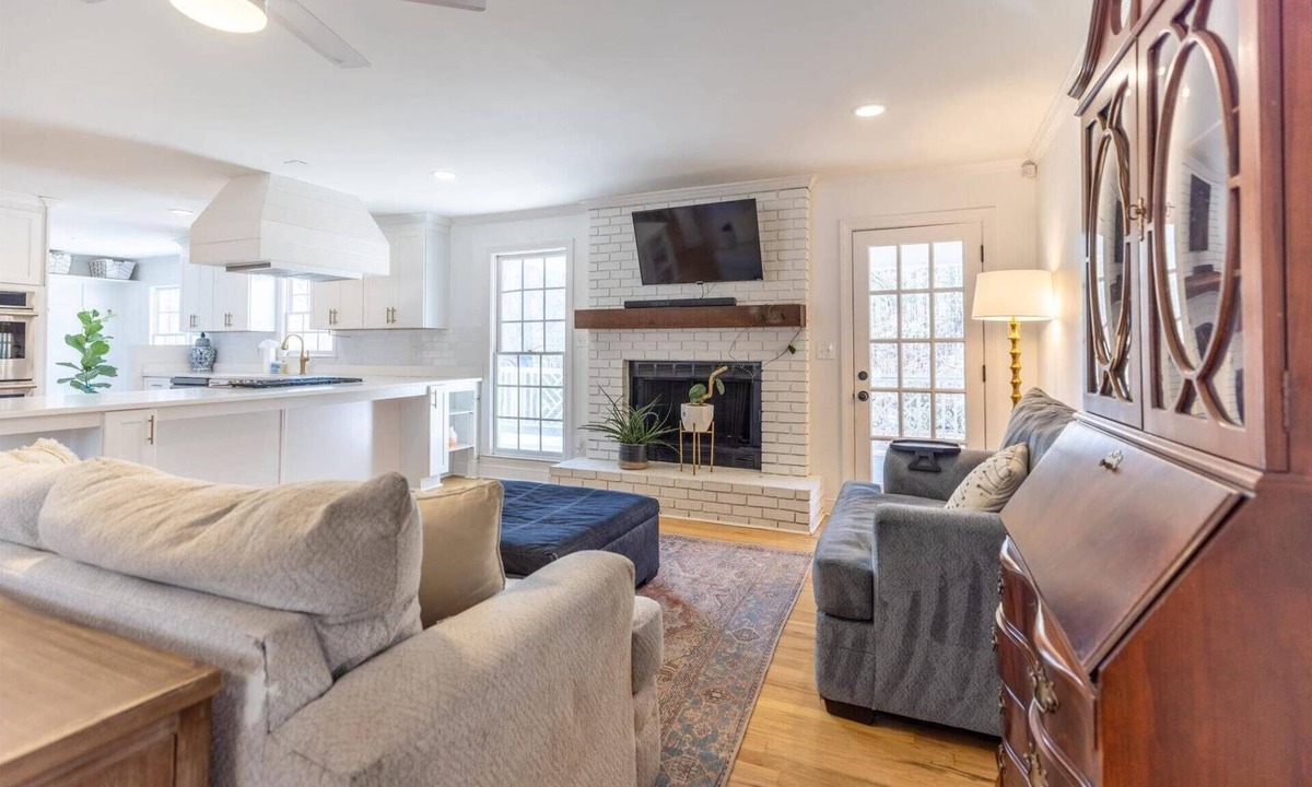 Acworth House | Modern Lakepoint Retreat | Near Lakepoint Baseball & 2 Lakes!