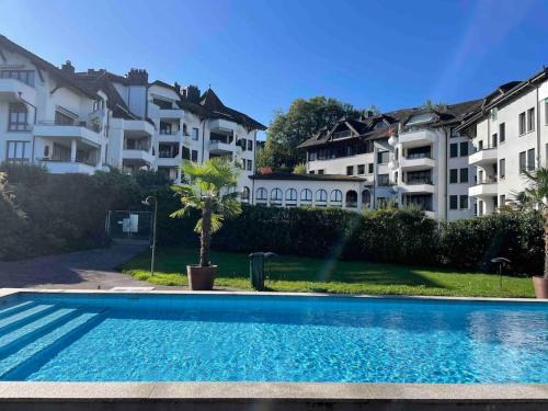 Altendorf Apartment | modern lakeside flat with pool access - 80m2