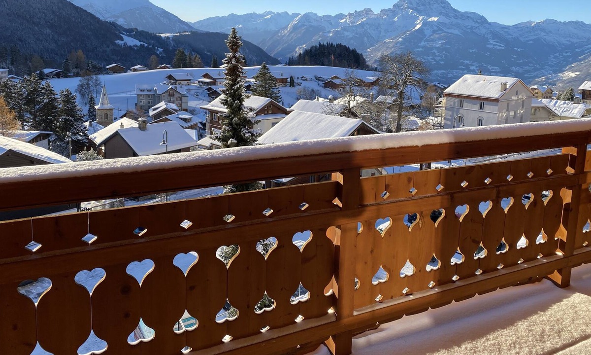 Leysin Apartment | Modern large luxury apartment with stunning views in village centre
