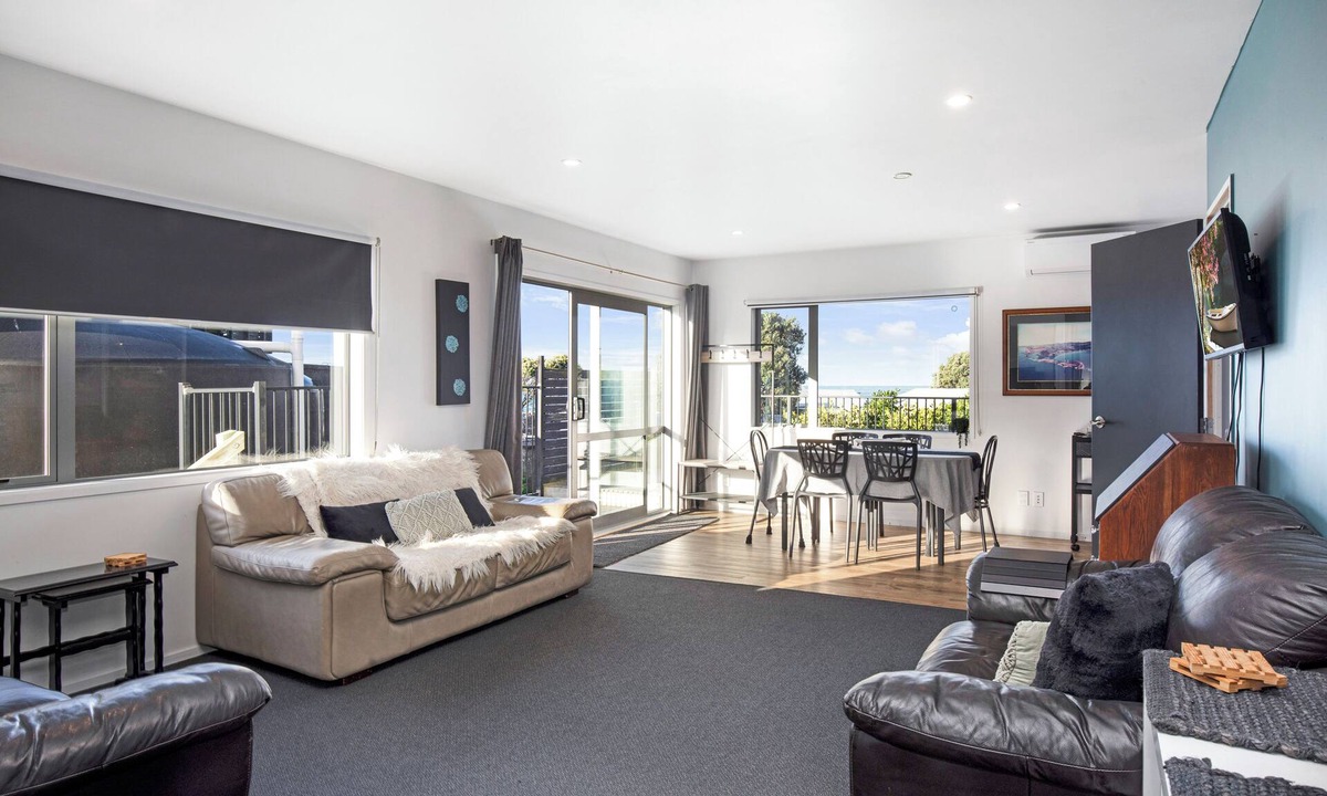 Castlepoint House | Modern Little Place At Castlepoint - with Private Direct Beach Access