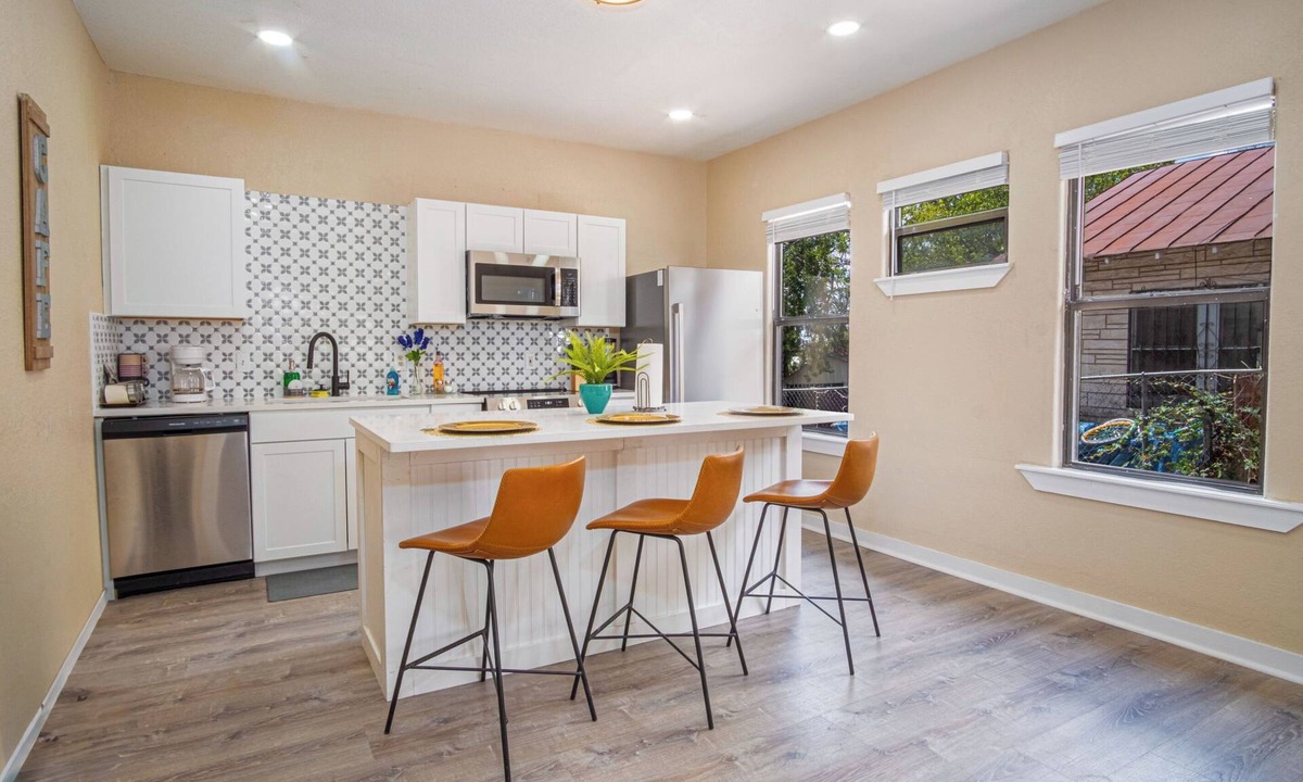 Nevada Street Cottage | Modern Living 3br/2ba Close to Amazing Downtown
