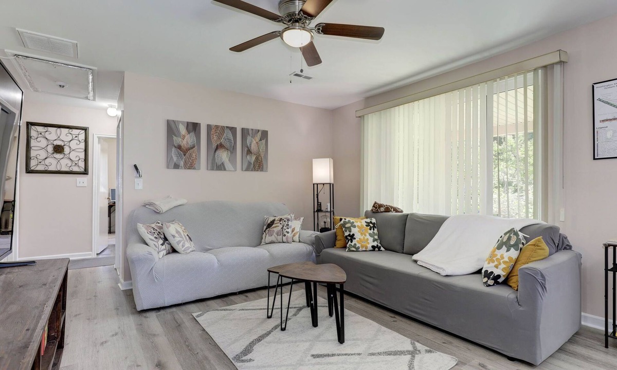 College Park Hotel | Modern living for visit DC/UMD, 2 bedrooms, 4 beds with central AC/heating