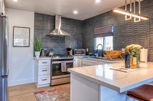 Overlook Apartment | Modern Living Steps From Downtown