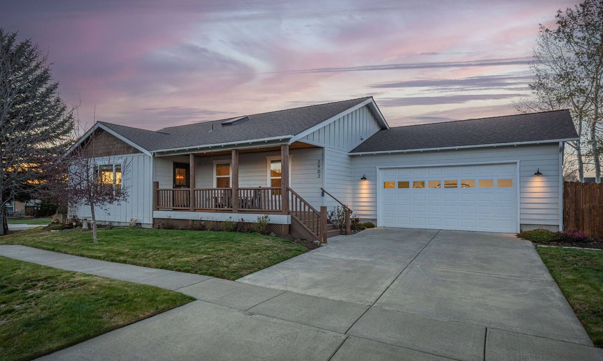 Mountain View House | Modern Lodge with a Jacuzzi Tub