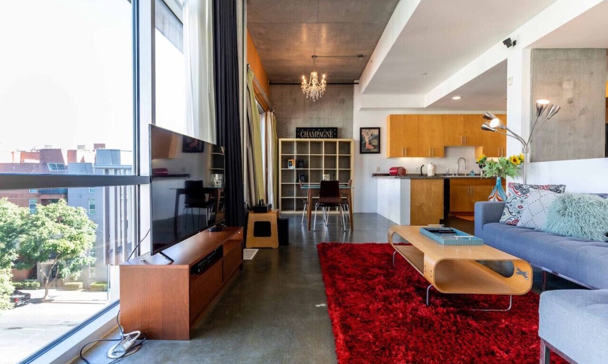 Marina District Condo | Modern Loft, Clean, Quiet, WiFi, Cable, Parking
