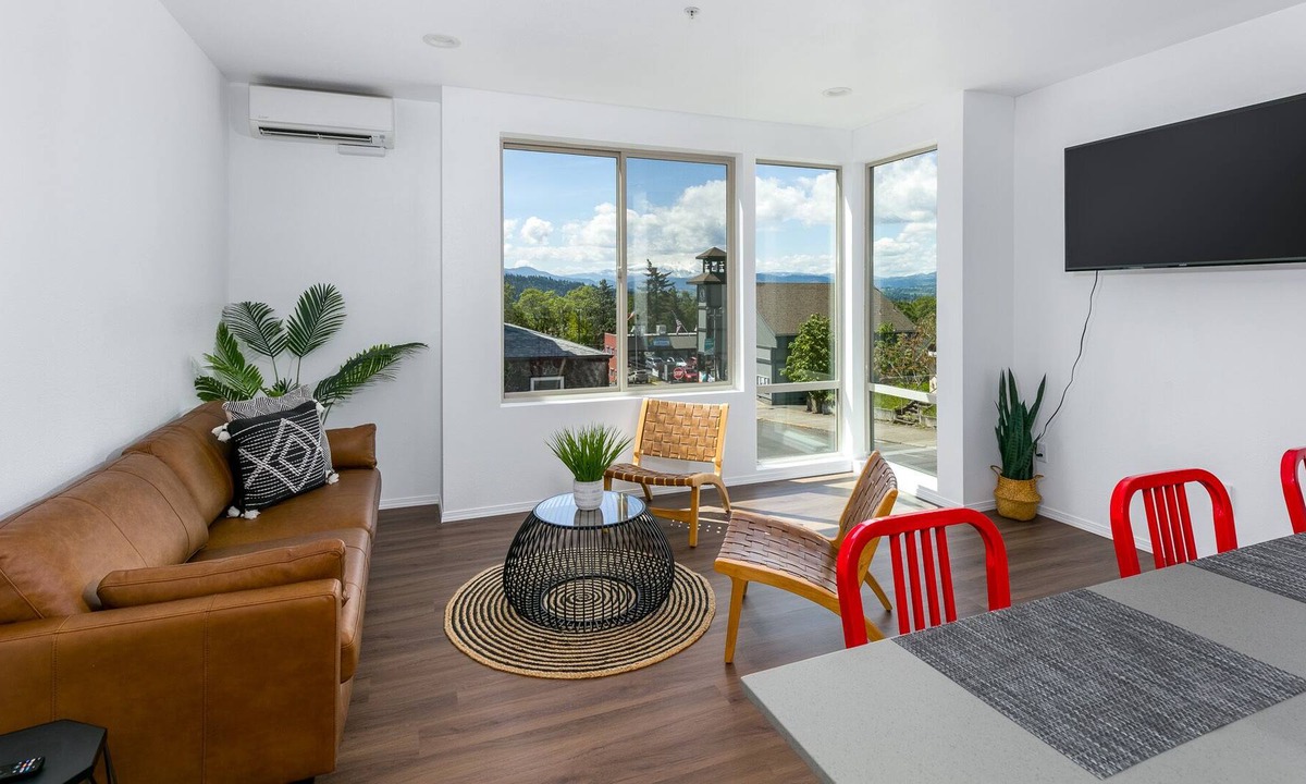 White Salmon Apartment | Modern loft downtown White Salmon #02