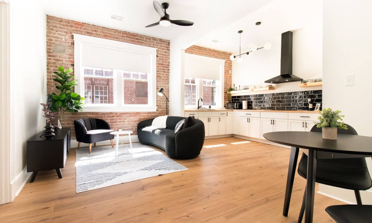 East of Broadway Apartment | Modern Loft in Lively SoMa Downtown
