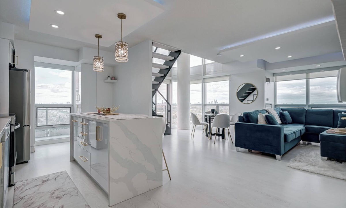 Humber Bay Condo | Modern Loft - Lower Penthouse Corner Suite! With shared outdoor pool!