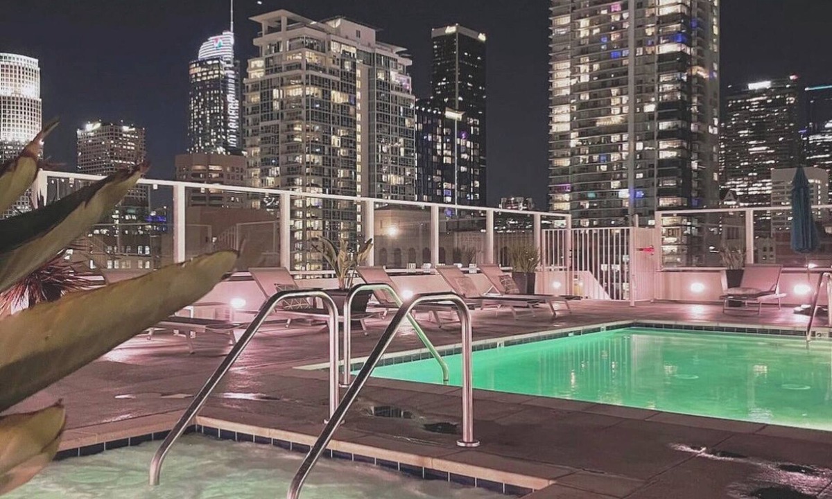 Historic Core Condo | Modern Loft-Rooftop with City view, Pool, Spa, Gym and Free parking!