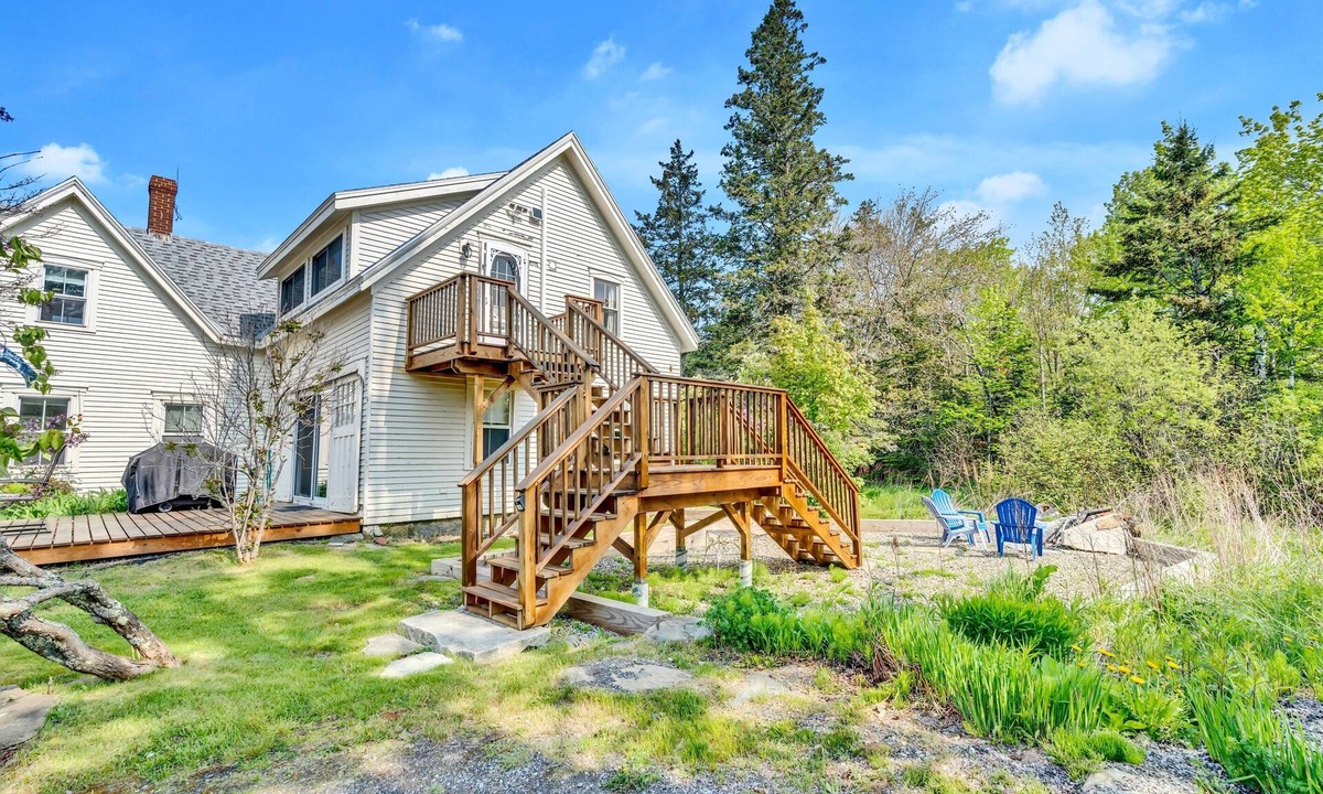 Martinsville Apartment | Modern Loft with a timeless Ocean View