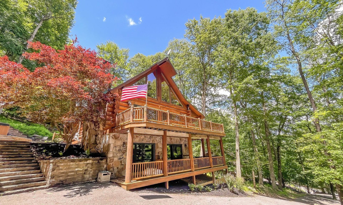 McHenry Cabin | Modern Log Cabin: Pet Friendly + Hot Tub