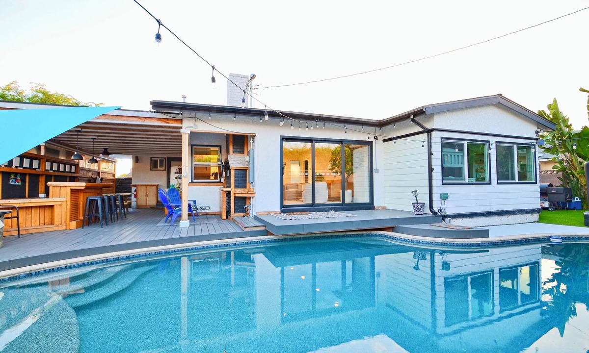 The Plaza House | Modern Long Beach Retreat
