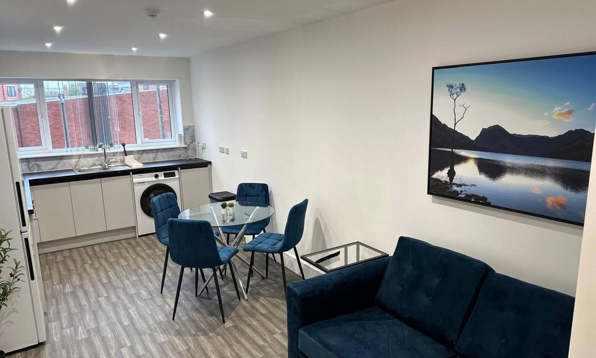 Long Eaton Apartment | Modern Long Eaton Flat - Ideal for Work or Leisure