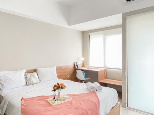 Duren Sawit Apartment | Modern Look Studio Apartment at Gateway Park LRT City Jatibening By Travelio