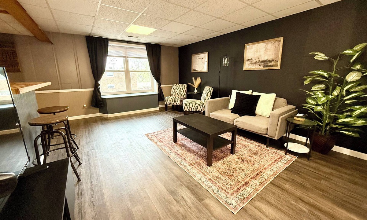 Festus House | Modern Lower-Level Apartment in the Heart of Festus