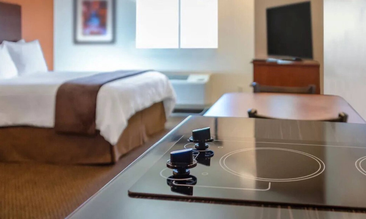Lubbock Hotel | Modern Lubbock Stay | Queen Bed | Kitchenette